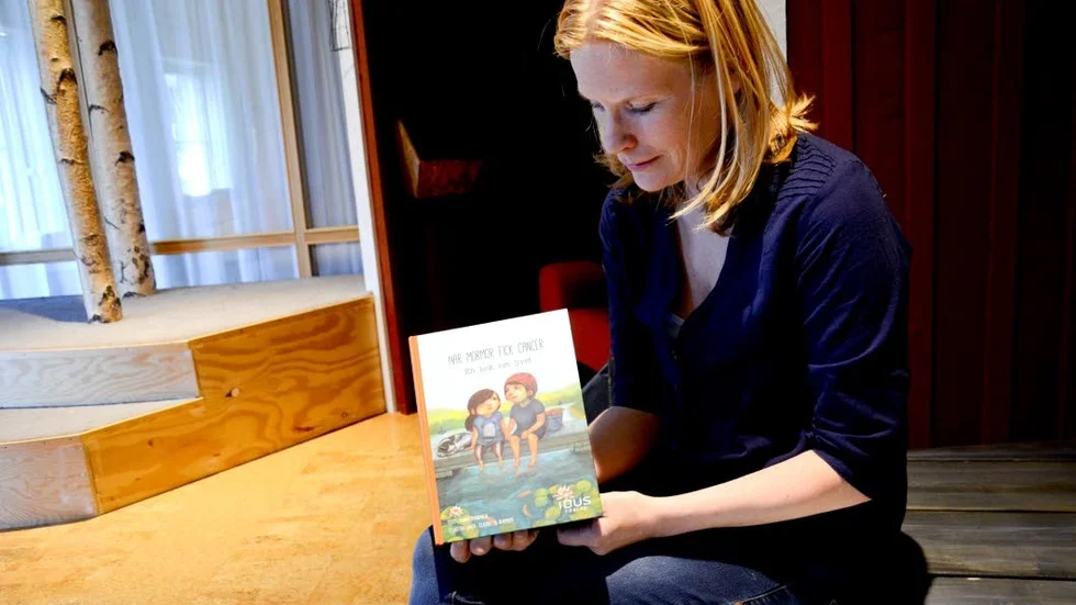 Glädje och sorg. "Jag vill visa att allt inte tar slut för att man får cancer, det finns fortfarande tid kvar och det finns fortfarande glädje", säger författaren Minna Paananen Kemi om sin nya bilderbok "När mormor fick cancer".