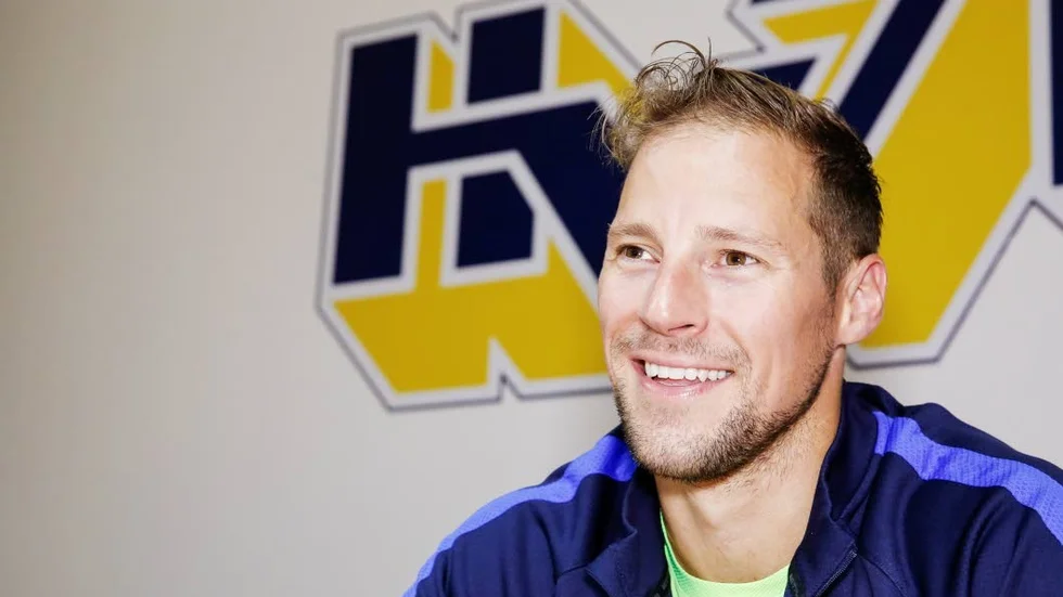 På glatt humör. Chris Abbott, HV71.