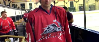 Uppfyller en dröm på hockeyns bakgård