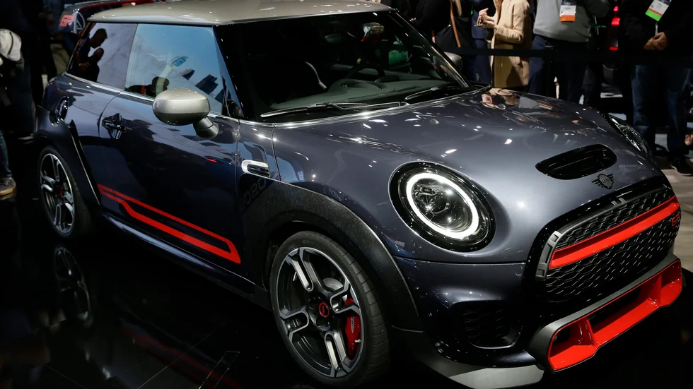 BMW flyttar produktionen av elmodeller av Mini flyttas från en fabrik utanför Oxford till delägda anläggningar i Kina. Arkivbild