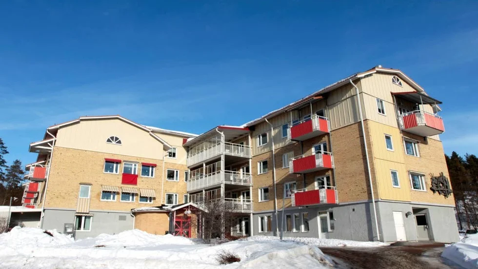 Pengar i sjön. Nyberga är ombyggt i omgångar och den senaste var ingen bra investering menar Helena Öhlund. ”Vi skulle ha byggt nytt redan då. Vi har grävt ner 		en hel del miljoner i detta hus”.