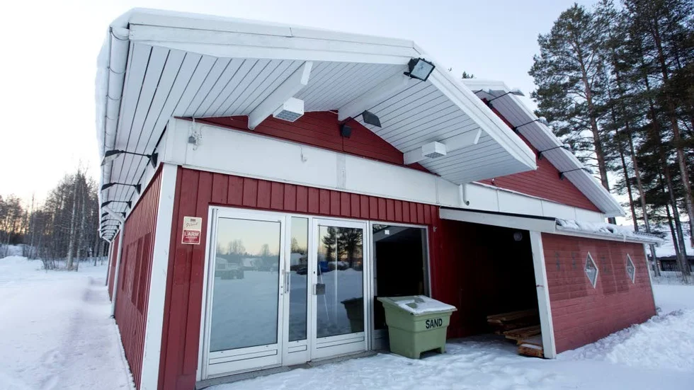 Visste inget. Fastighetsägaren Rawi visste inte om att Jan Öhlund hade ansökt om bygglov för att starta ett asylboende i gamla Konsum. ”Jag ska försöka få kontakt med honom”, säger förvaltaren Karin Wiksten.