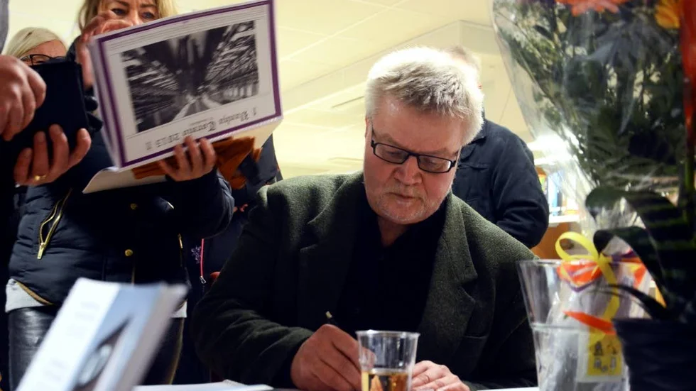 Boksläpp. Kjell Kavring flyttade från haparanda som 18-åring. I boken skildrar han med foto och text sin ungdoms Haparanda på 1960- och 70-talet.