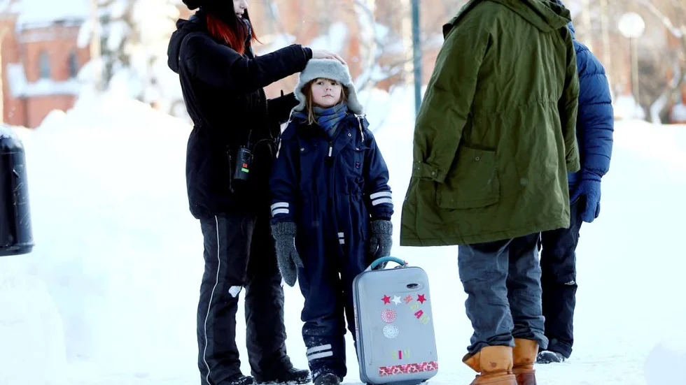 Just nu spelas några av utomhusscenerna till barnfilmen Siv sover vilse in i Luleå. Åttaåriga Astrid Lövgren (mitten) från Luleå spelar rollen som Siv.