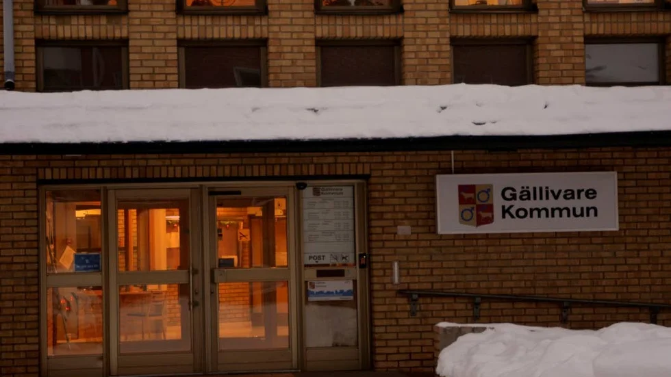 INTE TILLGÄNGLIGT. Kommunhuset i Gällivare har blivit svårtillgängligare sedan nya regler för att träffa poltiker och tjänstemän infördes, menar Kommunens Väl.