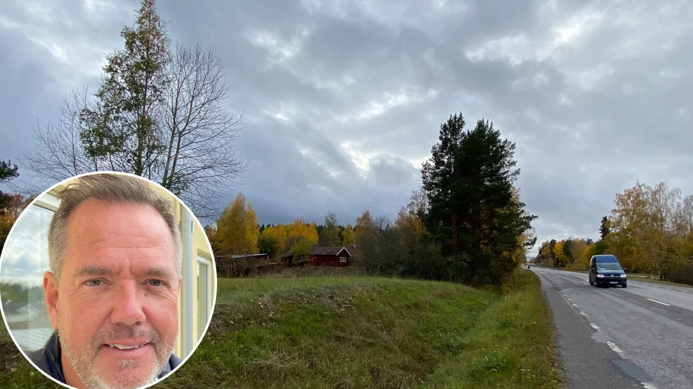 Här längs Mälarvägen har Ellfolk Bygg fått positivt förhandsbesked från kommunen om att bygga två flerfamiljshus. Vd Johnny Ellfolk på den infällda bilden.