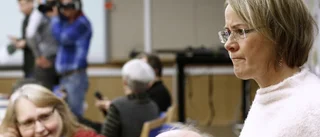 De rödgrönas krav: Backgård ska röstas bort