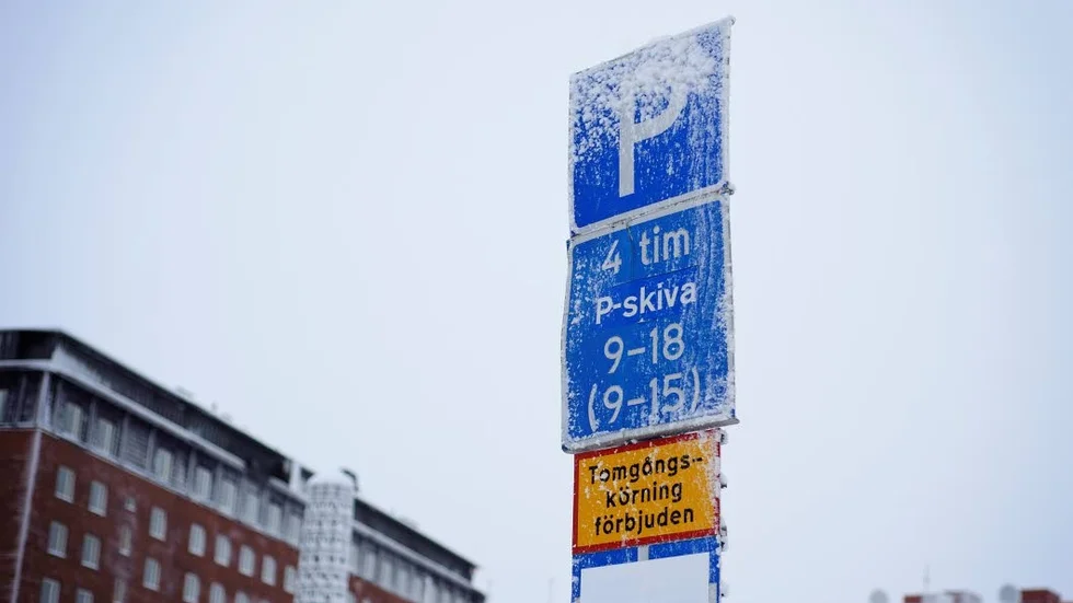 P-skivan blir kvar. Kommunledningen backar från förslaget att införa parkeringsavgift i centrala Kiruna, detta efter att ha fått hårt mothugg av handlarna i centrum.