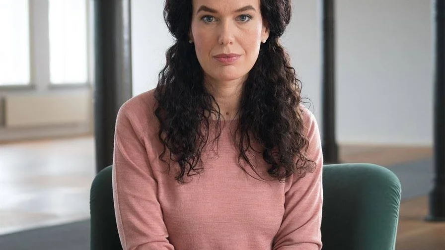 Offrande kvinnor. Ett bärande tema i Therese Bohmans roman är hur kvinnor i alla tider offrat sig för män som sedan åtnjutit, eller misslyckats med att åtnjuta, framgång.