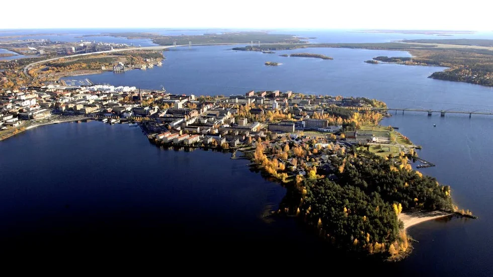 Centrumhalvön växer. Allt fler vill på på centrumhalvön. Marken är begränsad och för att få plats med fler människor måste man bygga högre.
