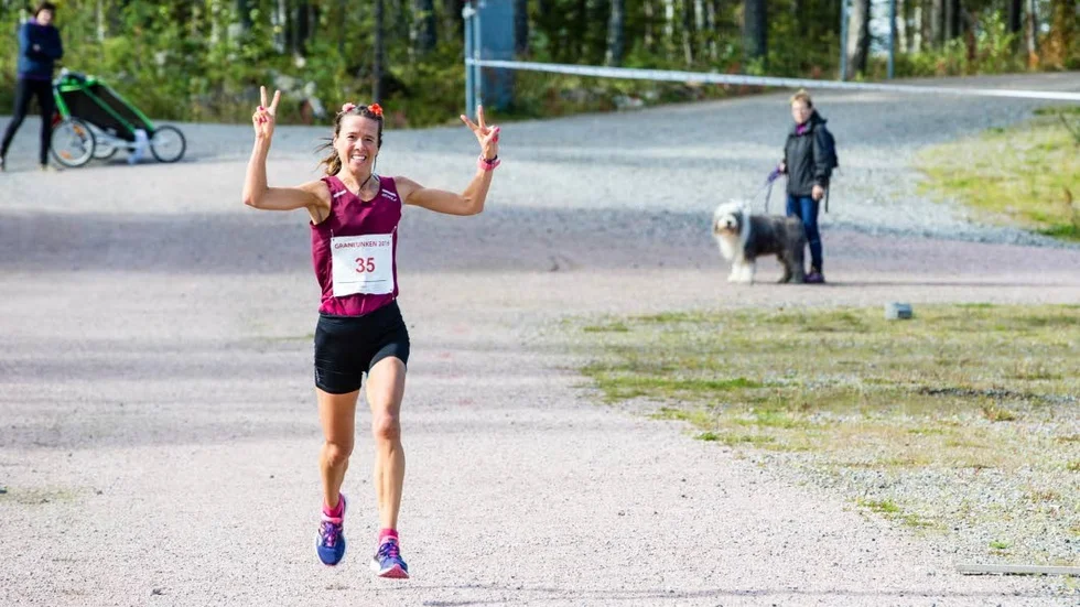 Johanna Nilsson kunde defilera i mål som segrare i damklassen.