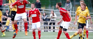 Jumbons skrällseger håller spänningen vid liv