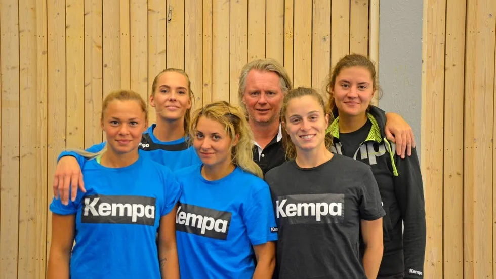 Nyförvärv. Lisa Hansson, Sofie Svarrer Hansen, Ekaterina Lubjanaja, Mariana Lopes och Matilda Eman är klubbens nya spelare plus nye tränaren Mats Kardell.