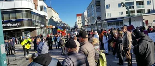 Demonstranternas slagord: Stäng gränsen