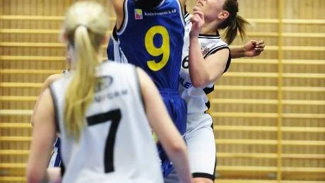 TUFF. Ylva Andersson och Stars fick en tuff match mot Solna.
