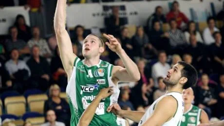 FÖRST FRAMME. John Rosendahl gav som vanligt ett stabilt intryck när Plannja vann sin tredje raka match på kort tid.