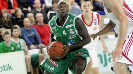 GIGANT. Brandon McKnight var bäst på planen då Plannja besegrade Gothia och tog fjärde raka segern för laget.