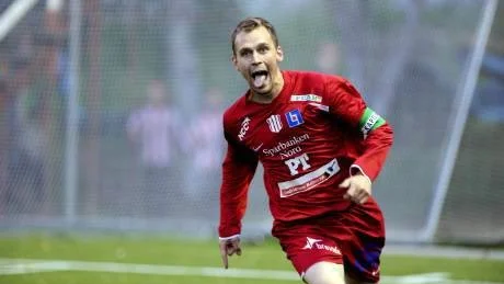HOPPET TÄNDS. Victor Brännström, Piteå, gjorde ett mål och passade till ett. Men Boden vann till slut.