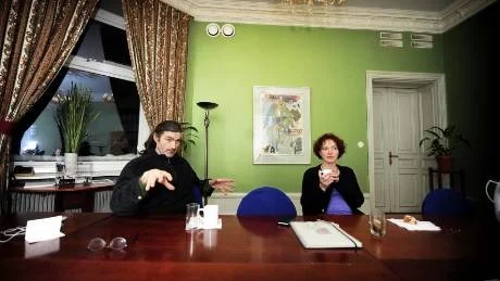 SLÅR SINA PÅSAR IHOP. Catherine Linstrum, regissör och manusförfattare från Wales, hittade Steve Miell genom kontakter. Nu samarbetar de över Europa kring filmen ”Perish”, som enligt planerna ska spelas in i Luleå med efterproduktionsarbetet förlagt till Wales.