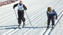 PÅ UPPLOPPET. Jonathan Lundin, Mårängsskolan och Lucas Johansson, Hedenskolan, mot målgången. Foto: Håkan Zerpe