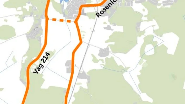I samband med att det bland annat läggs ny asfalt i anslutning till järnvägskorsningen på Rosenforsvägen i Skogstorp leds trafiken om under en veckas tid.