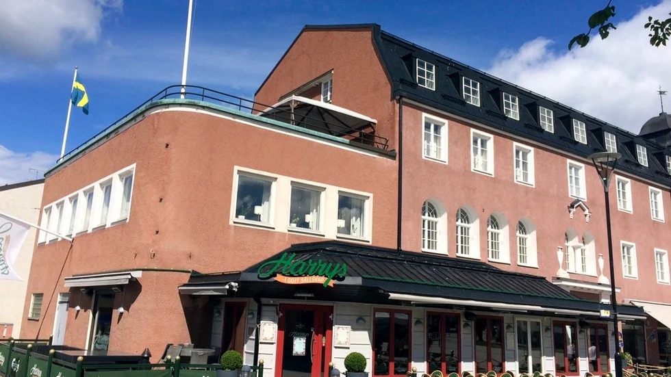 Mannen som misshandlades hade besökt Harrys under kvällen.