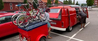 Här åker de på roadtrip i 50-årig folkvagnsbuss –nästa anhalt Borensberg: "Det är många reaktioner"