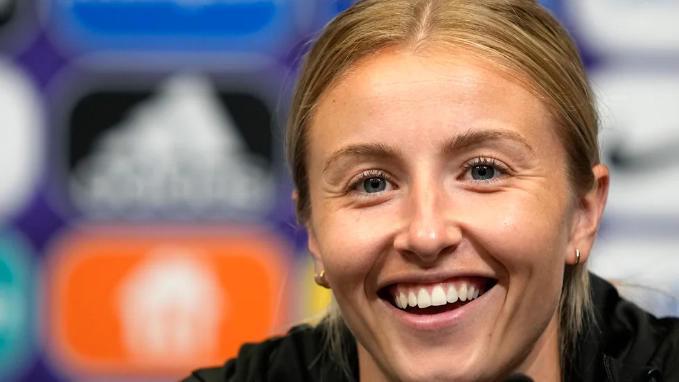 Leah Williamson kan få lyfta EM-bucklan i kväll.