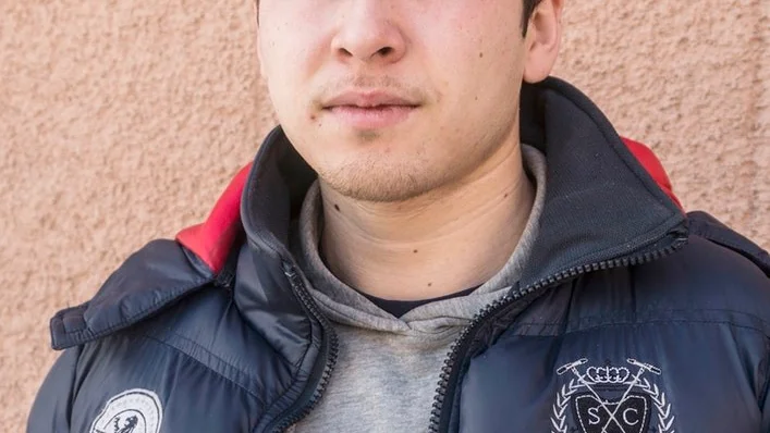 Aziz Khalmetov har bott i Sverige i sju år. Nu är han 20 år gammal och går sista terminen på gymnasiet i Flen. I januari fick han avslag på sin ansökan om uppehållstillstånd.