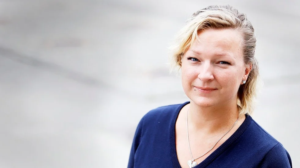 – Vi har en bred kompetens i gruppen så det ordnar sig även om han är borta, säger Linda Hefvelin, ordförande i SD:s kommunföreningsstyrelse i Strängnäs.