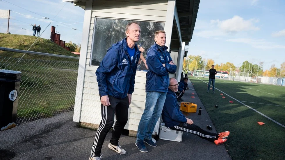 Mats Nilsson, till vänster, slutar som VFC-tränare, Mikael Lang har fått frågan om att fortsätta, men har inte bestämt sig.