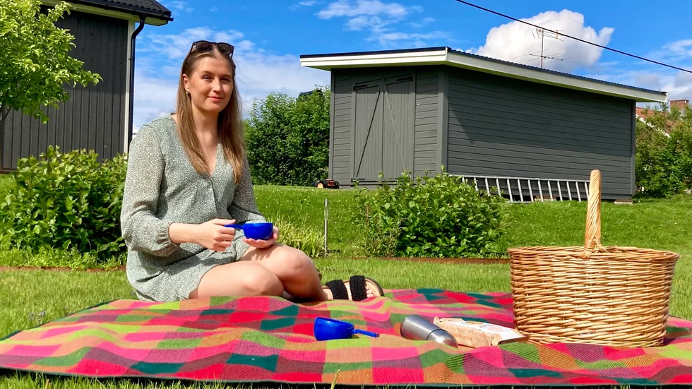 Bara två år gammal drabbades Emma Björnfot av cancer och balanserade länge på en skör tråd mellan liv och död. Men hon överlevde och nu arbetar hon som specialistsjuksköterska på Karolinska sjukhuset i Stockholm med cancersjuka barn.