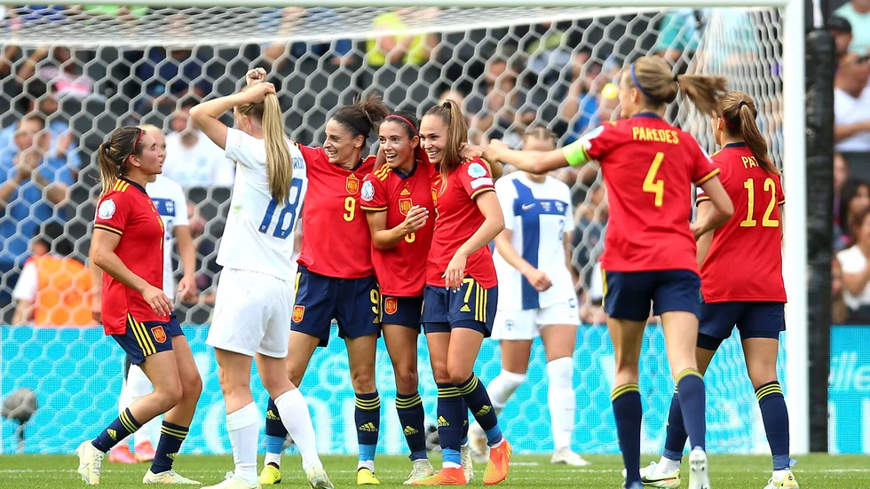 Spanien fick med sig tre poäng från premiären mot Finland.