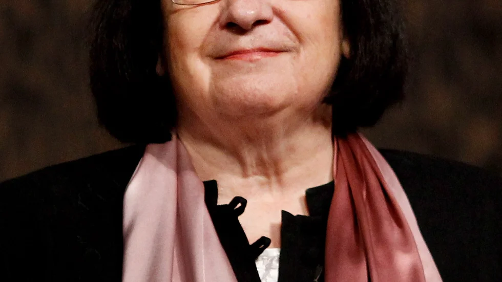 Christa Wolf (1929–2011) var en av de viktigaste tyska efterkrigsförfattarna. Från 1962, då hon slog igenom med romanen "Der geteilte Himmel" som handlar om Tysklands delning, var hon verksam som författare i DDR. 