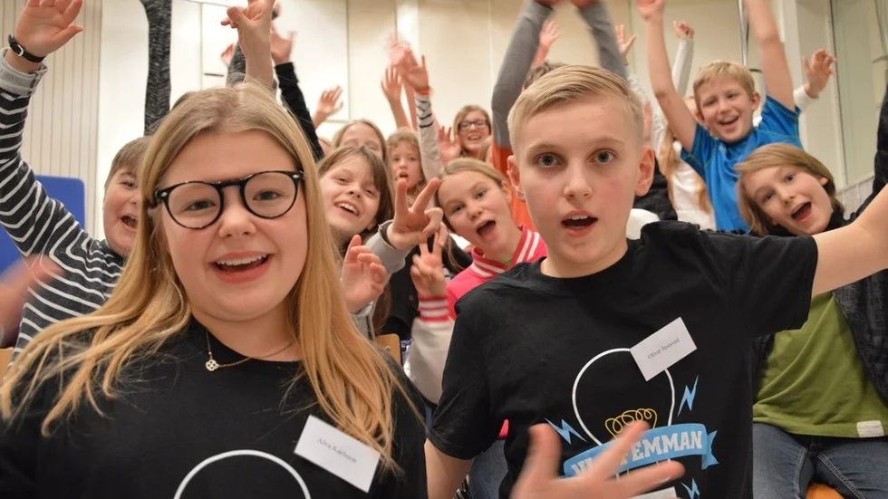 Alva Karlsson och Oliver Storsved från Hällbyskolan tog klassen till semi.