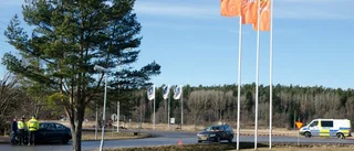 Två bilar i krock – en person till sjukhus