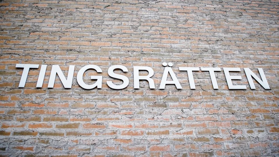 Ett par av flickorna som har blivit utsatta intervjuades över videolänk från Nyköpings tingsrätt.