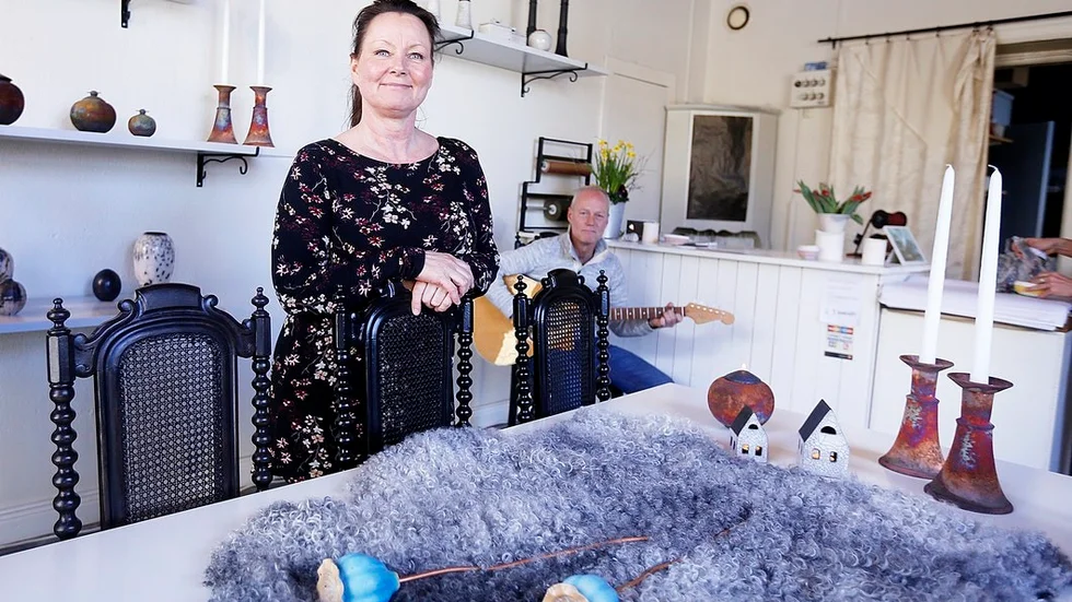 Keramikern LottaMari Eriksson har deltagit i Torshälla konstrunda sedan starten för fem år sedan. Hennes keramikstudio på Storgatan brukar vara välbesökt. Så också i år.