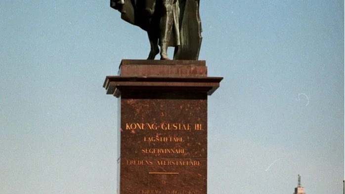 Gustav III var säkerligen en stor jubelidiot - men hur troligt är det att någon annan än möjligen en professor bryr sig?