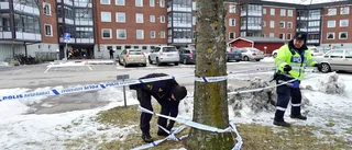 En man död efter knivskärning – kvinna vårdas för allvarliga skador