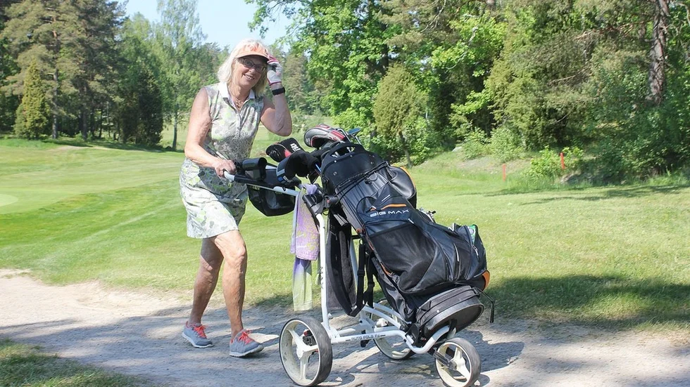 "Jag har alltid tyckt att golf har verkat vara en spännande sport", säger Monica Falk, ordförande i Flens golfklubb. När Flens golfbana blev klar för snart trettio år sedan började Monica och hela familjen Falk att spela.