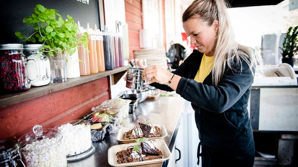 Deborah Rosman blev själv tagen av hur mycket folk som var på plats för att delta i säsongspremiären av våffelrestaurangen.