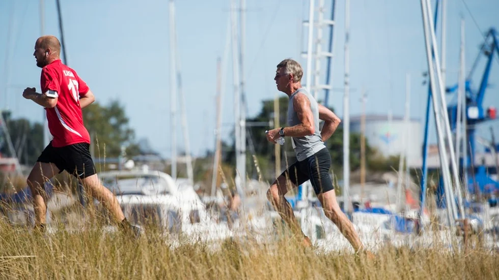 Oxelöloppet i skärgårdsstaden Oxelösund är ett väl inarbetat lopp där bansträckningen delvis går längs havet, inramat av den tuffa järnverksmiljön.
