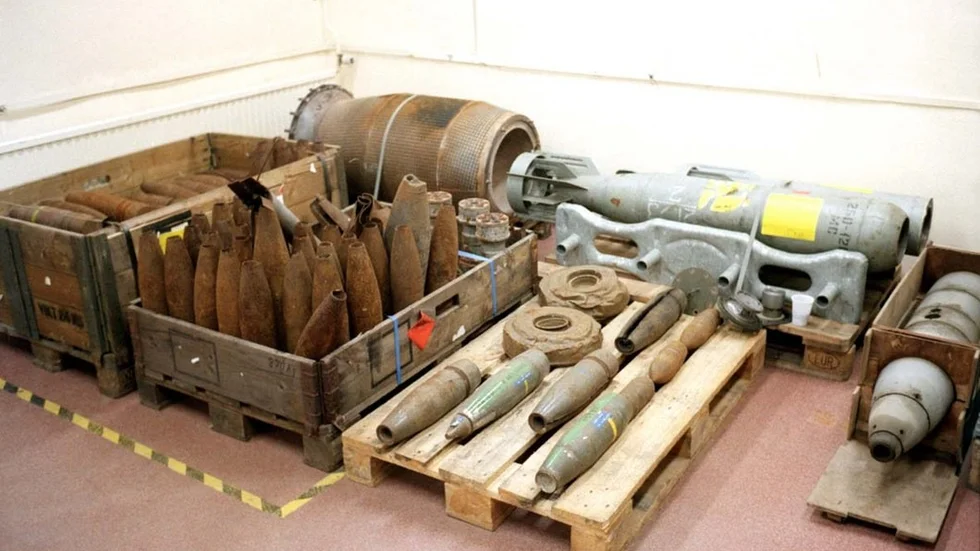 Granater och torpeder hörde till de vapen som plockades isär och förstördes på 1990-talet. Bilden är från 1996.