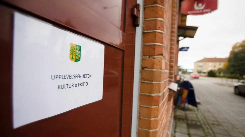Upplevelseenheten, där Elin Pettersson jobbar, har flyttat in i stationshuset under tiden för renoveringen av Säfstaholms slott.