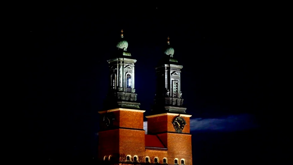 Det finns en tydlig skillnad mellan böneutrop och kyrkklockor, skriver Paul Sabo (KD).