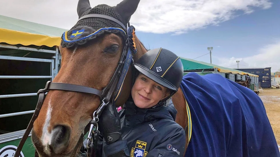 Anna Freskgård har representerat Sverige med Fly Away förut, då även på riktigt krävande terrängritter ute i Europa. Nu ska ekipaget tävla i Friends arena och ställs mot toppryttare från Tyskland och Nya Zeeland.