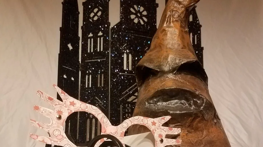 Sorteringshatt och Hogwarts på ingång till Gnesta.