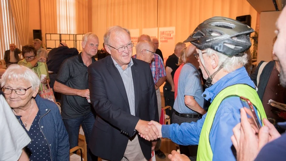 Det var många som ville skaka hand med den före detta statsministern och kommunalrådet Göran Persson (S).