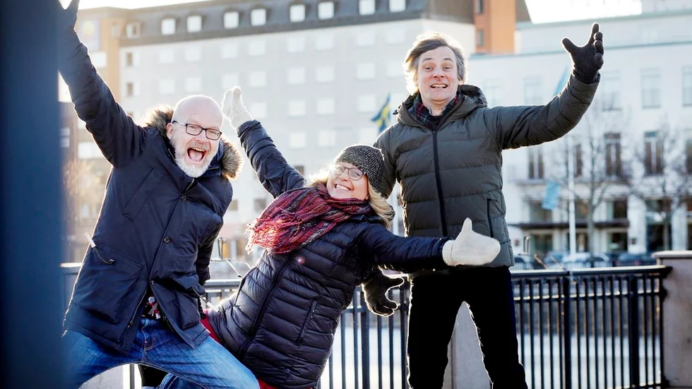 Solister som laddar för trettonhelgskonsert! Sångarna Sven Jauring och Elin Jauring repar för fullt på stycken ur både "Figaros" bröllop och "Trollflöjten medan cellisten Jonas Franzon filar på Dvorak och Saint-Saens.